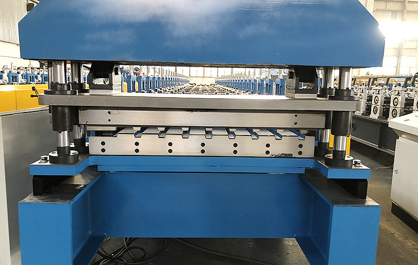 Roofing Sheet Roll Forming Machine